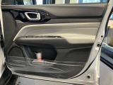 Jeepならではの頑丈性と気密性を高めたボディとなります。