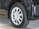 ◆純正ホイール装着車◆シンプルなデザインのホイールキャップ付きです。