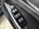 パワーウィンドウは運転席右側へ集中してます