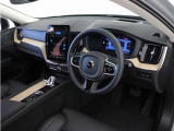 速度感応式パワーステアリングは、車速が上がるとステアリングを重くしてハンドル操作をしやすくします。高速道路では重く、駐車時や低速走行時はステアリングホイールが軽くなり、ハンドル操作が容易にできます。