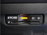 ◆ETC2.0◆進化したドライブ体験。料金収受システムだけだったETCが生まれ変わって、高速道路を賢く使うETC2.0に進化しました。多彩な情報サービスが便利で快適なドライブ体験を提供します。