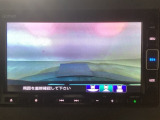 【バックカメラ】運転が苦手な方も車庫入れラクラクです!ギアをリバースに入れれば自動的に切り換わりますので、面倒な操作は不要です♪狭い駐車場もお車を傷つけず安心ですね!