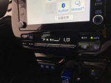 オートエアコンは温度を設定するだけで、自動で風量などを設定してくれます。運転しながら操作も必要ないので、安全性も向上します。