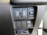 パワースライドドアの開閉はスマートキーのリモコンやドアノブは勿論、運転席側のスイッチ操作でも開閉ができ、安全・簡単です。
