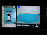 アラウンドモニター 白線や駐車車両をナビ及びルームミラーに表示 駐車している車両との位置関係も一目で分かって安心です