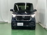 LEDヘッドライトを装備しています。LEDヘッドライトはとても明るく、雨の日や夜間走行も安全・安心です。オートライトコントロール付きで周囲の明るさに応じて自動で点灯・消灯します