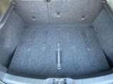 普段のお買い物や通勤、送迎等に十分な荷室スペースを確保しております。セカンドシートを倒すと、大きな荷物の積載も可能です。