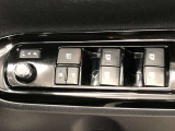 パワーウィンドは今や当たり前の機能ですが、無いと困る機能です。運転席からの操作で、全席の窓を振るオープンにしたり、フルクローズが可能です。