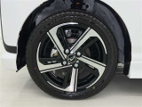 純正アルミホイールが車の雰囲気を引き立てますね!