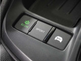 ◆EVスイッチ◆静かに走りたい時に。ONにするとバッテリーからの電力を使い、モーターだけで走行。住宅街の走行でエンジン音を控えたい時などに便利です♪
