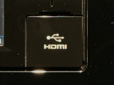 HDMIポート、USBポートが装備されております。HDMIポートを他の機器と繋げることによって、モニターへ映像を流すことができます。
