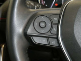 ステアリングスイッチ付き。前方から目を離すことなく操作することが可能です。