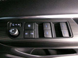 運転席側のパワーウィンドウスイッチです。全ての窓の開閉操作ができます。