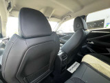快適なショールームにて、お車選びのお手伝いから、ご購入後の整備待ちまで、ご対応致します。