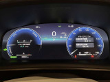 とっても見やすいメーターです。夜間時はラグジュアリーな気分にさせてくれる照明が魅力ですので、夜のドライブも楽しみになりますよ♪