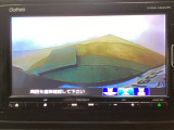 【バックカメラ】運転が苦手な方も車庫入れラクラクです!ギアをリバースに入れれば自動的に切り換わりますので、面倒な操作は不要です♪狭い駐車場もお車を傷つけず安心ですね!