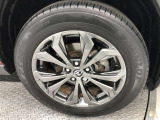 【純正アルミホイール】です!車両デザインに合わせてホイールをデザインしているため、見た目にもカッコイイアルミホイール♪洗車もラクチンで錆びません。
