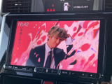 停車中にテレビ映像を視聴できる画面を備えています。映像が大きく表示されて確認しやすく、休憩時間など車内で過ごすひとときにも活用できます。