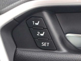 運転席シートポジションメモリーが装着されています。ドライバー2名のシートポジションを記憶・再現出来るメモリー機能を搭載しています。