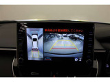 【全方位カメラ】 車の前後左右に取り付けられたカメラで、視線やバックモニターでは死角となる前方や真横も確認できます。狭い駐車スペースもスムーズに駐車できます。