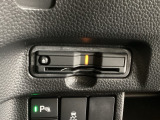 ハンドルの左下にETCがついています。高速道路の料金所の通過も楽々です。 カードの取り出しもしやすい場所についています。
