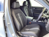 シートはフィット性も良く、楽な運転姿勢を保てます。