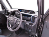ステアリングスイッチ付きです。運転中に前方から目を離すことなく、オーディオの操作ができるので、安全な走行をサポートします。