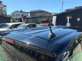 目立つキズ凹み等はありませんが、中古車という商品の特性ルーフには子キズや塗装しみがあります