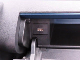USBポートはスマートフォンの充電などにご利用いただけます♪
