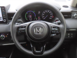 【ステアリング】握りやすい形状のステアリング。スレや大きな汚れもなく綺麗な状態です。