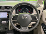 インテリアに合わせたデザインのステアリングは、運転される方のことも考え、運転しやすい形状、大きさです。是非一度、実際に触ってお確かめください。