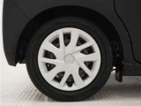◆純正ホイール装着車◆シンプルなデザインのホイールキャップ付きです。