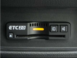◆ETC2.0装着◆進化したドライブ体験。料金収受システムだけだったETCが生まれ変わって、高速道路を賢く使うETC2.0に進化しました。多彩な情報サービスが便利で快適なドライブ体験を提供します。