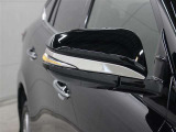 サイドターンランプ付きドアミラー。車両のドレスアップと右左折時の被視認性を兼ね備えたお洒落なミラーです。
