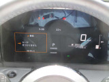 メーター中央に、様々な車両情報を表示してくれる、ディスプレイがついています。