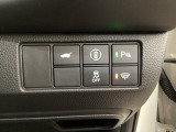 ハンドルの右側にHondaセンシング用のメインスイッチとパワーテールゲートスイッチがついています。パワーテールゲートスイッチは車内からでもテールゲートの開け閉めを電動でできます。