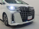 高輝度で点灯速度が速く、しかも消費電力の少ないLEDヘッドライトが装備されています!LEDの明るい光が走行中の視界の確保をサポートして、夜のドライブがより楽しく安全に運転できます♪