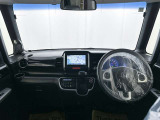 落ち着いたカラーの内装で、ゆったりと運転したい方に。