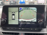 クルマを空から見たような映像が映る、アラウンドビューモニターで、車両周辺の安全確認も一目できます!小さなお子様や障害物も確認できるので、運転のしやすさだけではなく事故防止にも役立ちます♪
