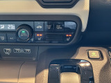 【シートヒーター(運転席・助手席)】シートを素早く温め、冬場でも快適にお使いいただけます。