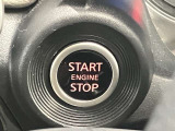 【プッシュ式エンジン・インテリジェントキー】プッシュ式エンジンスタートでブレーキを踏んでボタンを押すだけでエンジン始動がスムーズ!!鍵をカバンに入れているだけでエンジンの始動が可能★