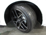 235/40R18インチ純正アルミホイール。
