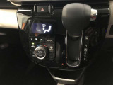 オートエアコンです。温度設定ができます。冷え性の方が乗っても安心ですね♪