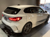 【BMWの伝統-3】BMWのお車は、&ldquo;駆け抜ける歓び&rdquo;を体現しております。走行の安定性とコーナリングの良さを追求し、思い通りにハンドルの操作可能です。