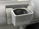 助手席前にもドリンクホルダーがあります☆