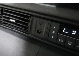 スマートフォンなどの音楽再生が可能なUSB接続ジャック装備車両です♪♪♪