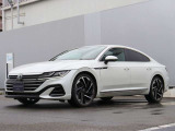 アラウンドビューカメラやナビゲーション、ヘッドアップディスプレイ、デジタルメーターなど、日々の運転をサポートする装備も充実。