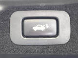 【パワーバックドア】スマートキーや運転席のボタンを押すだけでリアゲートが自動で開閉します!荷物を持っている時や、高い位置にあるバックドアを閉める際に便利な機能です♪