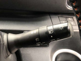 ライトスイッチです。「AUTO」にすると外の明るさに応じてスモールライト・ヘッドライトが自動でON・OFFします。夕暮れ時や屋内駐車場、トンネルなどに便利です。フォグランプもON・OFFできます。