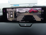 360&deg;ビュー装備です。狭い場所での車庫入れや切り替えしの時など目で見て確認できるので便利ですね。